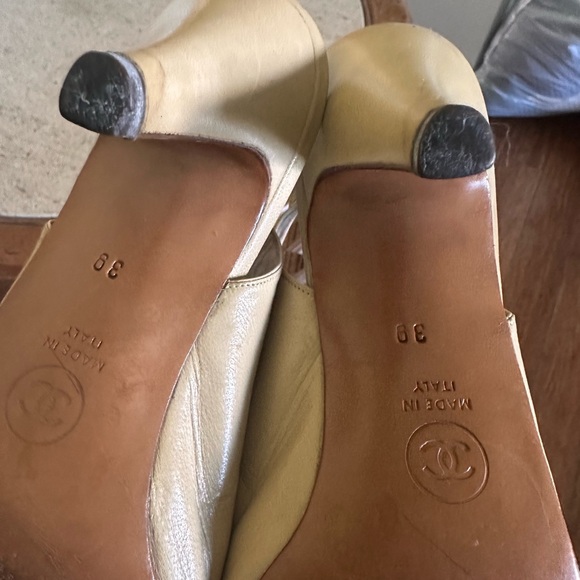 Authentic Chanel classic heels - Picture 10 of 13